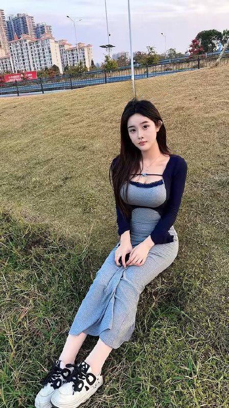 D奶妹一线天很哇塞