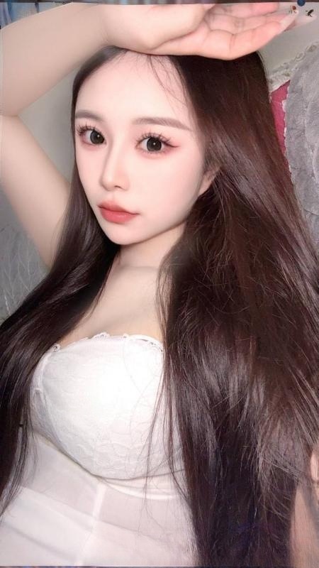 园区性感肤白貌美静静