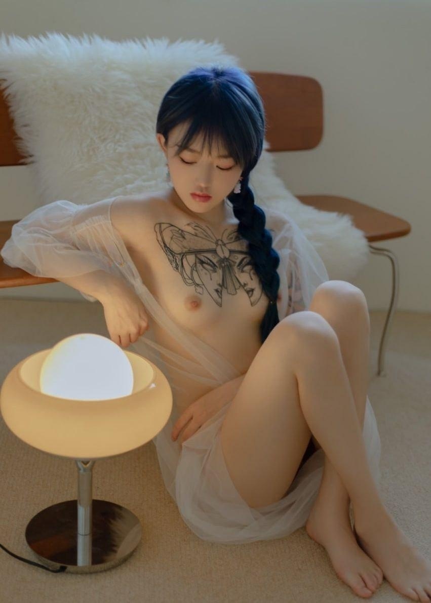 纹身妹可吞可内