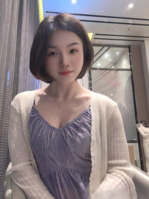腰细屁股大兼职小姐姐
