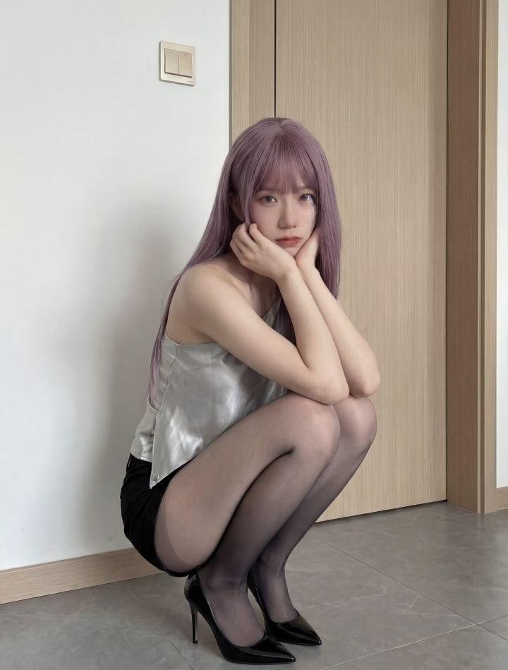 黑丝高挑渴望嫩妹