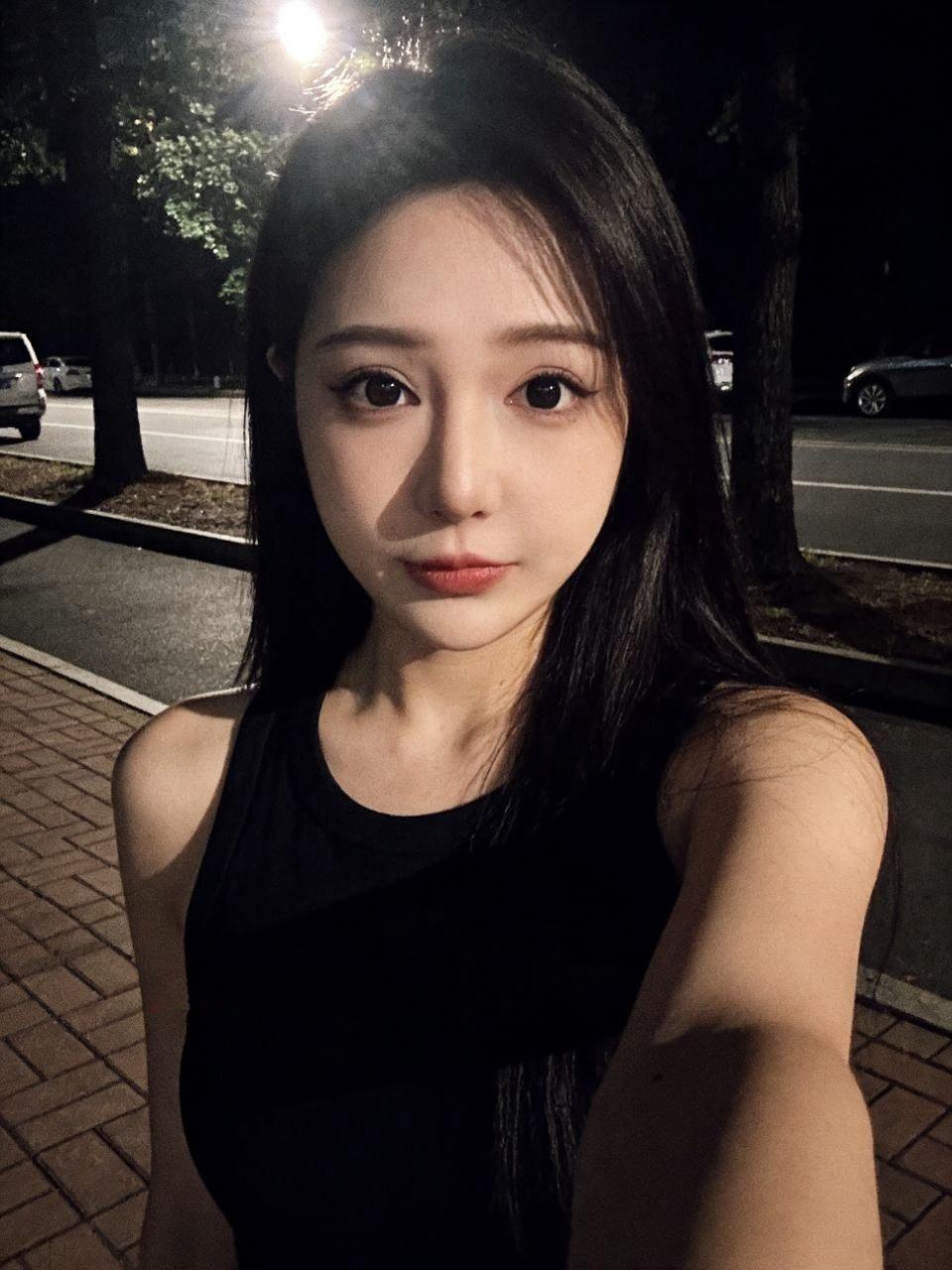 三通巨乳兼职小妹
