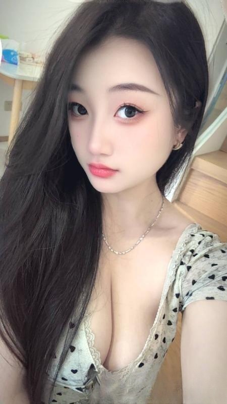 天然文静美女雯雯