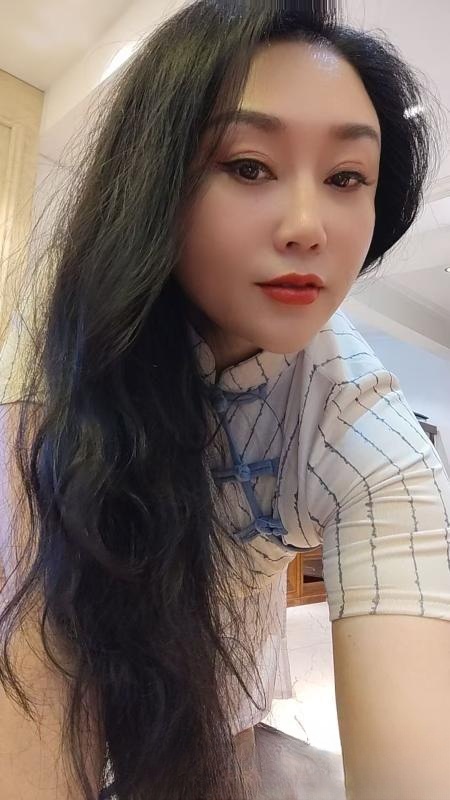 潮喷毒龙骚货小青