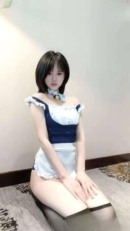短发多汁翘臀小萝莉
