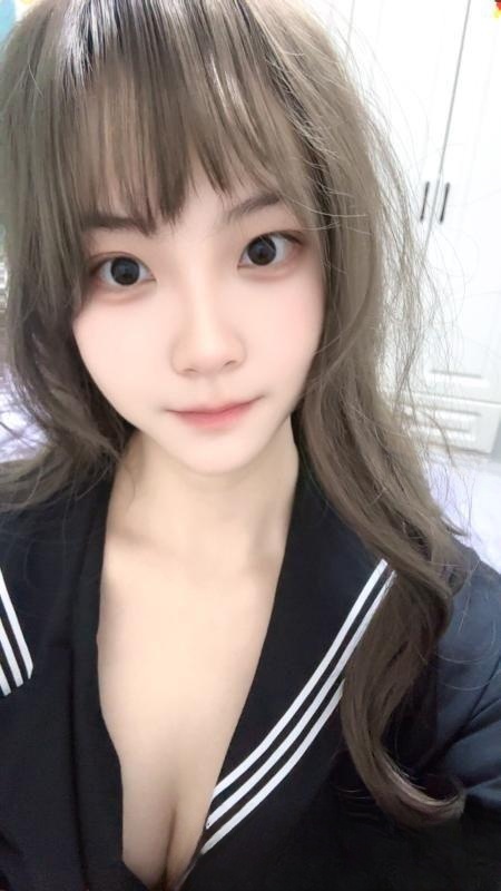 风骚巨臀萌妹子